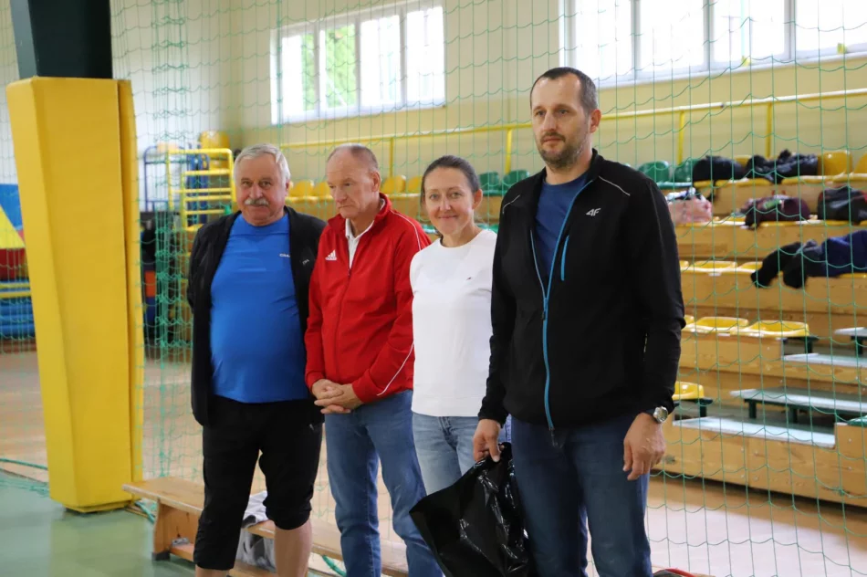 Dziewczęta z Siekierczyny Mistrzyniami Gminy Limanowa w Halowej Piłce nożnej - zdjęcie 13