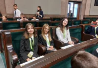 Uczennice Szkoły Podstawowej Nr 1 im. Tadeusza Kościuszki w Siekierczynie w Sejmie RP - zdjęcie główne