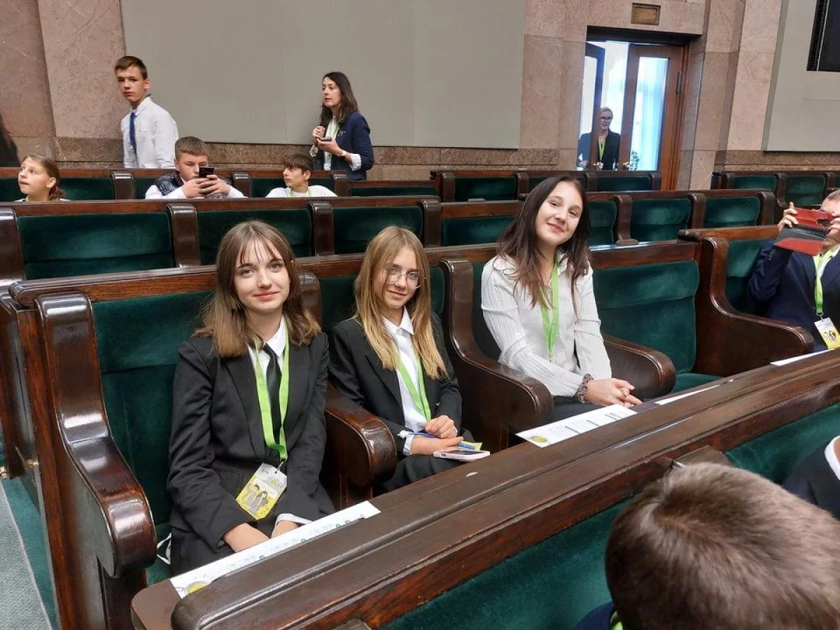 Uczennice Szkoły Podstawowej Nr 1 im. Tadeusza Kościuszki w Siekierczynie w Sejmie RP