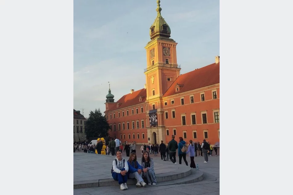 Uczennice Szkoły Podstawowej Nr 1 im. Tadeusza Kościuszki w Siekierczynie w Sejmie RP - zdjęcie 5
