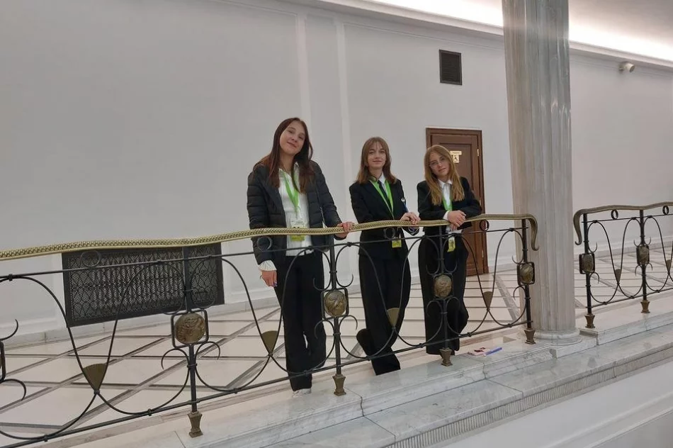 Uczennice Szkoły Podstawowej Nr 1 im. Tadeusza Kościuszki w Siekierczynie w Sejmie RP - zdjęcie 13