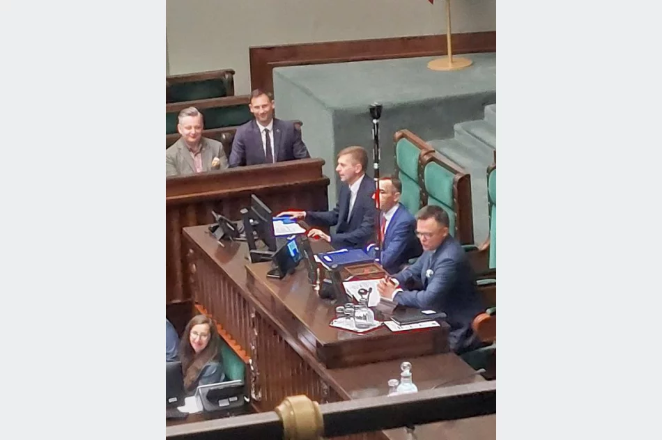 Uczennice Szkoły Podstawowej Nr 1 im. Tadeusza Kościuszki w Siekierczynie w Sejmie RP - zdjęcie 19