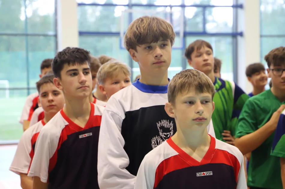 Chłopcy z Męciny Mistrzami Halowej Piłki Nożnej! - zdjęcie 12