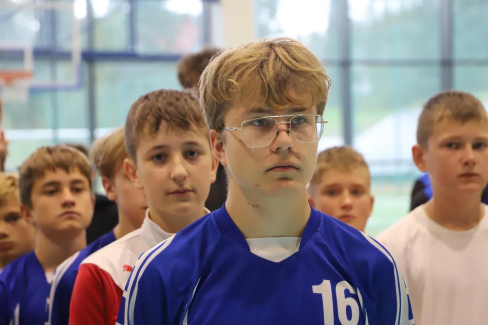 Chłopcy z Męciny Mistrzami Halowej Piłki Nożnej! - zdjęcie 14