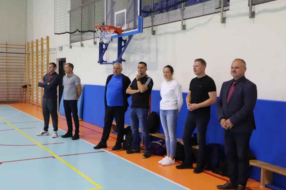 Chłopcy z Męciny Mistrzami Halowej Piłki Nożnej! - zdjęcie 18