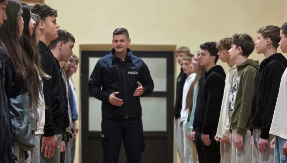 Policyjna musztra w szkole - zdjęcie 1