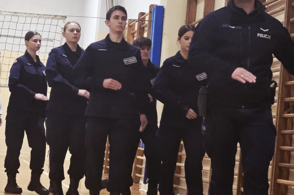 Policyjna musztra w szkole - zdjęcie 4