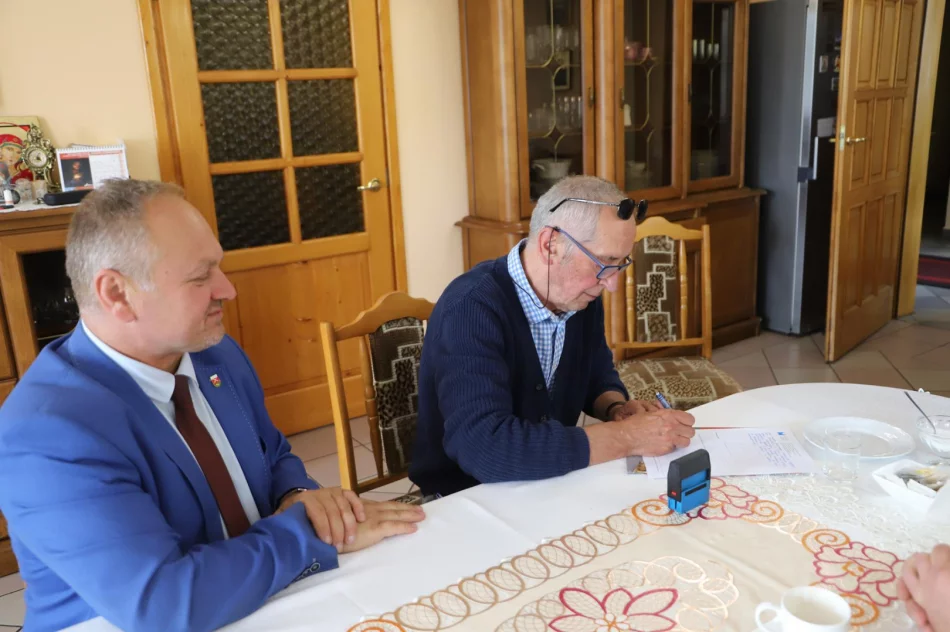 Odbiór wyremontowanego muru przy zabytkowym kościele w Nowym Rybiu - zdjęcie 13