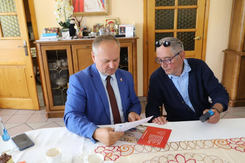 Odbiór wyremontowanego muru przy zabytkowym kościele w Nowym Rybiu - zdjęcie 14