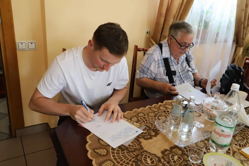 Odbiór wyremontowanego muru przy zabytkowym kościele w Nowym Rybiu - zdjęcie 16