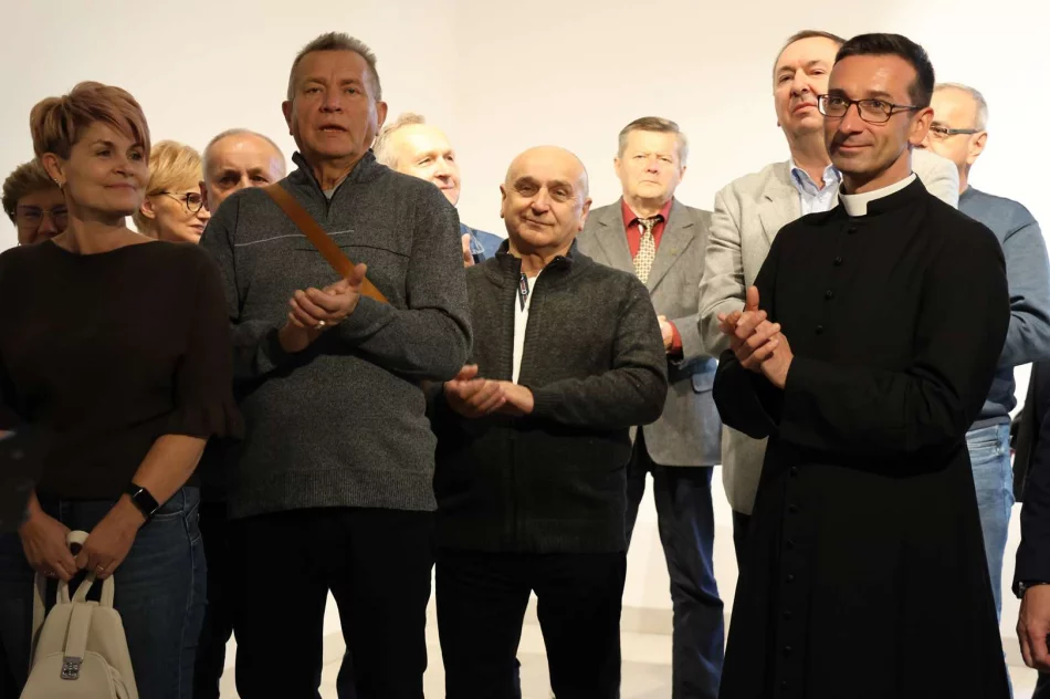„Aby mierzyć drogę przyszłą, trzeba wiedzieć skąd się wyszło…” – odbyły się obchody 3000 lat osadnictwa i 700 lat parafii w Męcinie - zdjęcie 7