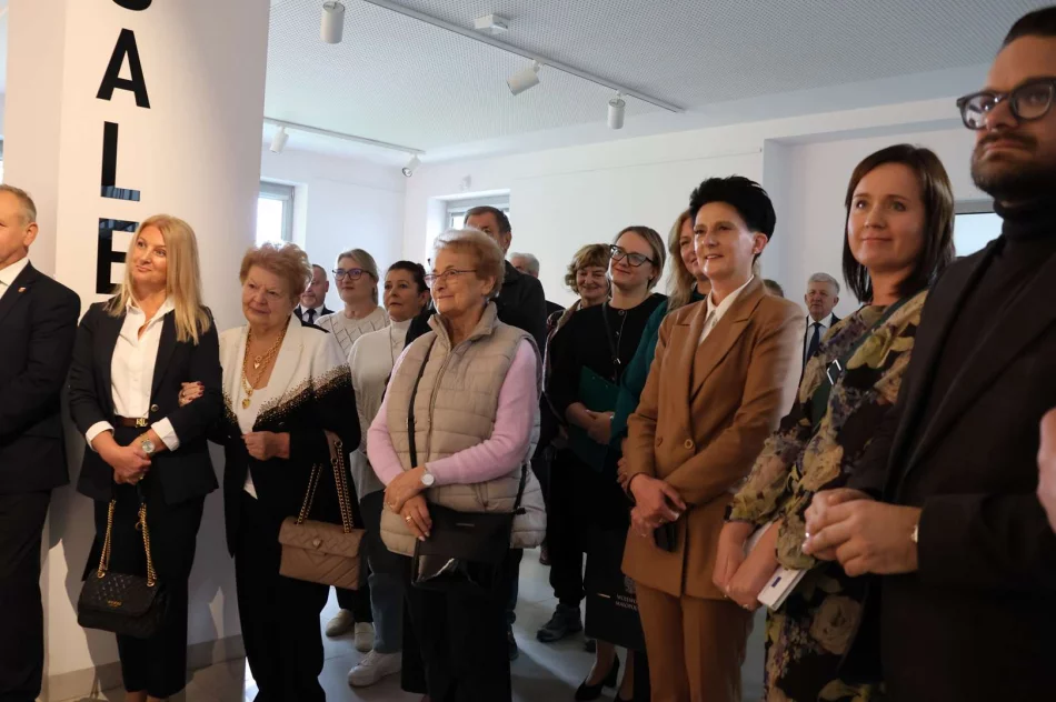 „Aby mierzyć drogę przyszłą, trzeba wiedzieć skąd się wyszło…” – odbyły się obchody 3000 lat osadnictwa i 700 lat parafii w Męcinie - zdjęcie 11