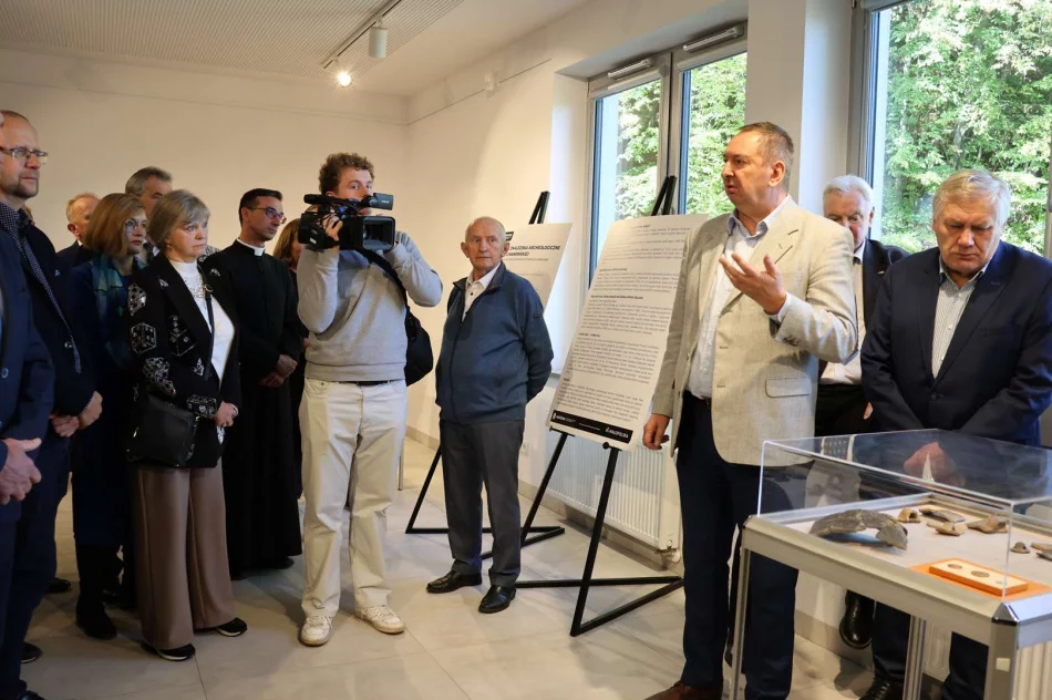„Aby mierzyć drogę przyszłą, trzeba wiedzieć skąd się wyszło…” – odbyły się obchody 3000 lat osadnictwa i 700 lat parafii w Męcinie - zdjęcie 17
