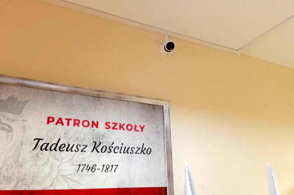 Monitoring przy budynku Szkoły Podstawowej nr 1 w Siekierczynie - zdjęcie 7