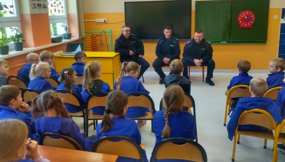Policjanci rozmawiali z uczniami o bezpieczeństwie w sieci - zdjęcie 1