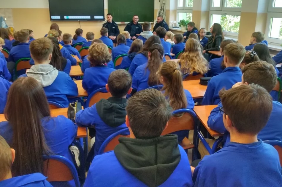 Policjanci rozmawiali z uczniami o bezpieczeństwie w sieci - zdjęcie 2