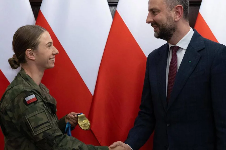 Gratulacje od wicepremiera dla medalistki w mundurze - zdjęcie 2