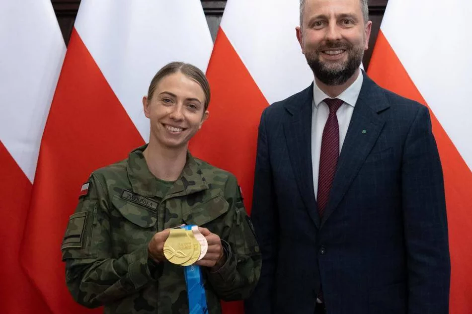 Gratulacje od wicepremiera dla medalistki w mundurze - zdjęcie 3