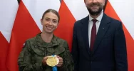 Gratulacje od wicepremiera dla medalistki w mundurze - zdjęcie 3
