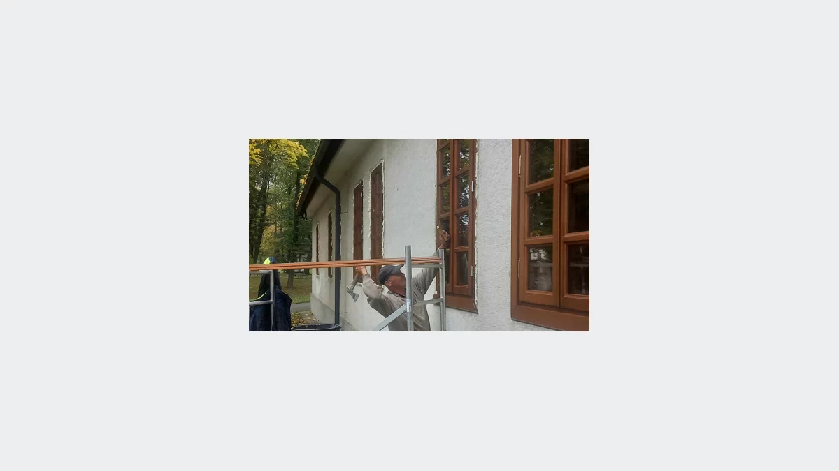 Limanowskie muzeum wymienia zewnętrzne okna i drzwi w zabytkowym Dworze Marsów
