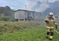 Pożar budynku, w akcji ponad 20 strażaków - zdjęcie główne
