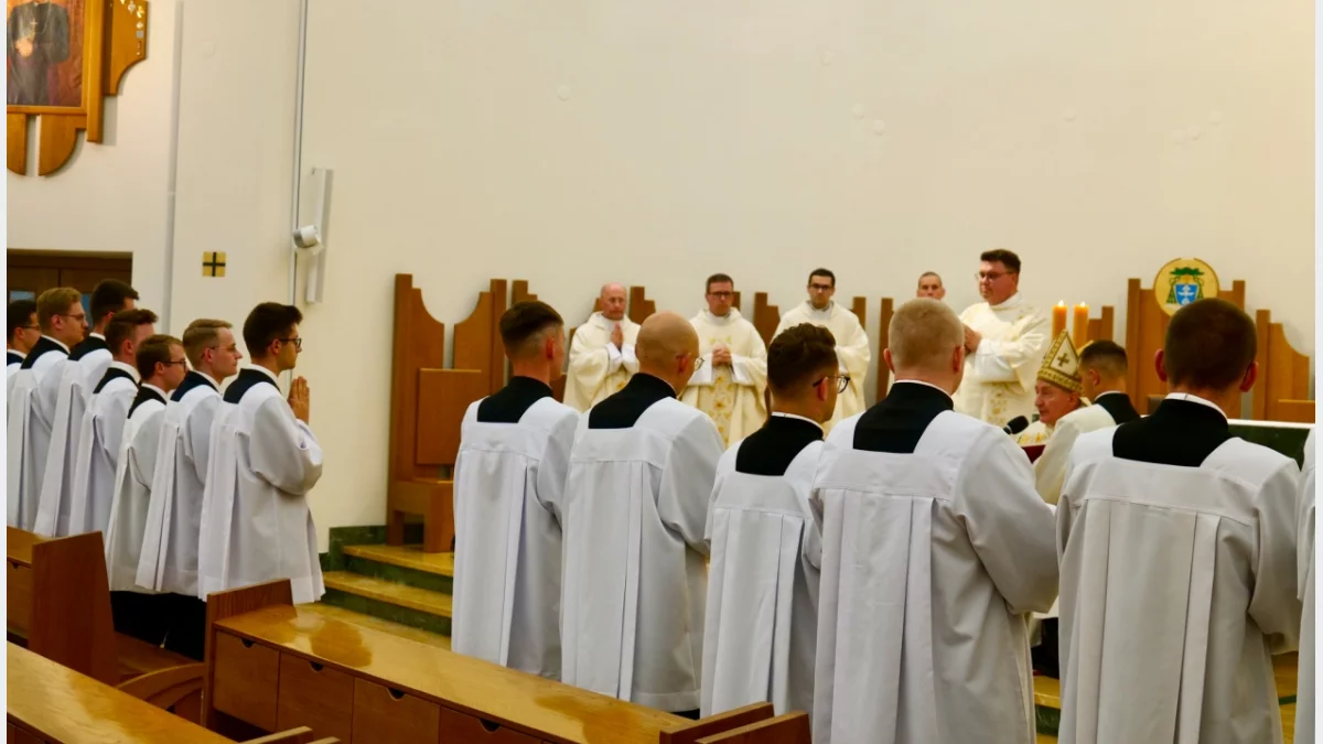 Nieznaczny spadek kandydatów do seminariów i zakonów męskich oraz żeńskich