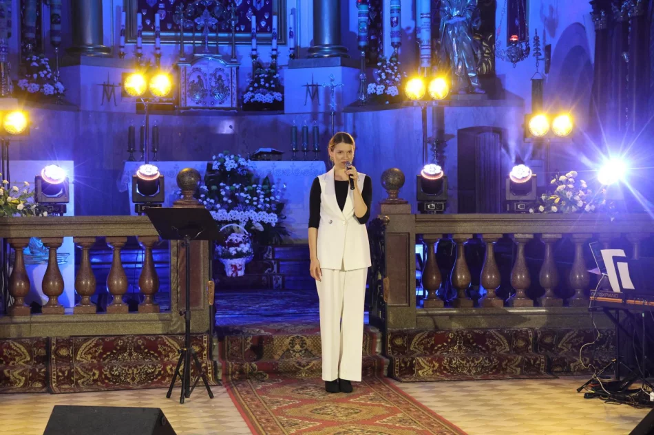 Koncert „Zatrzymał się… Tu” w Limanowej – hołdem Limanowian dla Świętego Jana Pawła II - zdjęcie 6