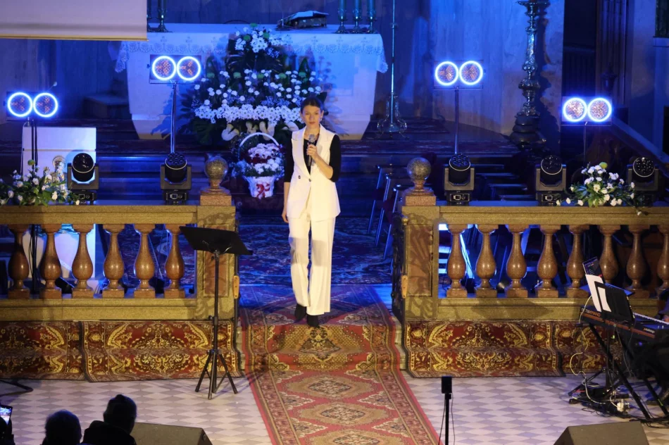 Koncert „Zatrzymał się… Tu” w Limanowej – hołdem Limanowian dla Świętego Jana Pawła II - zdjęcie 16