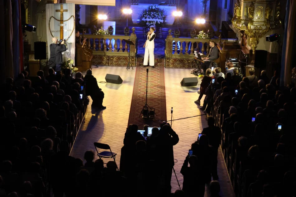 Koncert „Zatrzymał się… Tu” w Limanowej – hołdem Limanowian dla Świętego Jana Pawła II - zdjęcie 18