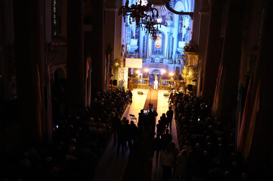 Koncert „Zatrzymał się… Tu” w Limanowej – hołdem Limanowian dla Świętego Jana Pawła II - zdjęcie 19