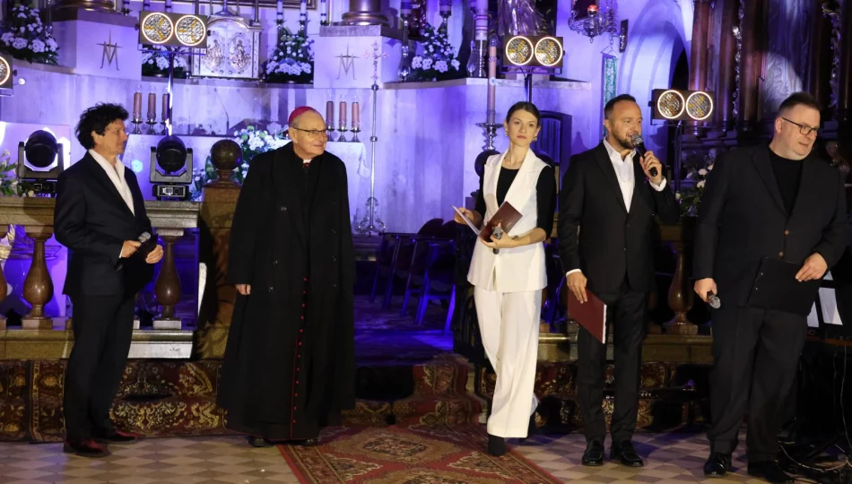 Koncert „Zatrzymał się… Tu” w Limanowej – hołdem Limanowian dla Świętego Jana Pawła II - zdjęcie 1
