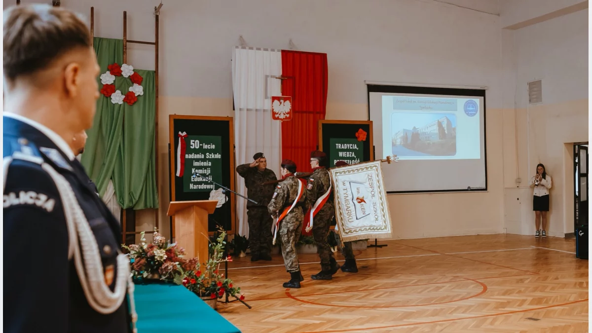 Dzień Edukacji Narodowej w szkole połączono z jubileuszem 50-lecia nadania imienia Komisji Edukacji Narodowej/fot.: Anna Rosiek - ZS im. KEN Tymbark