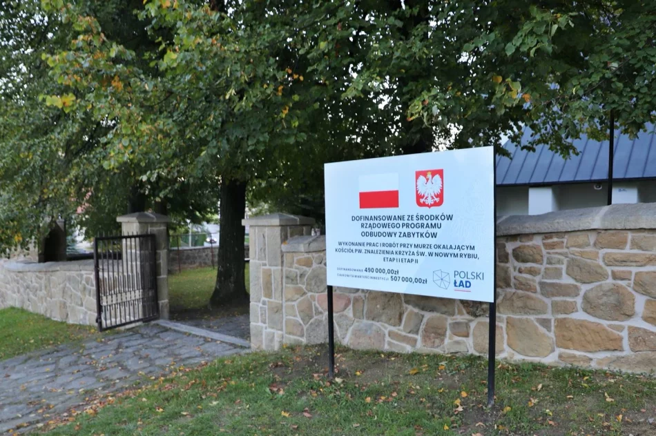 Remont muru i kapliczek przy zabytkowym kościele  - zdjęcie 2