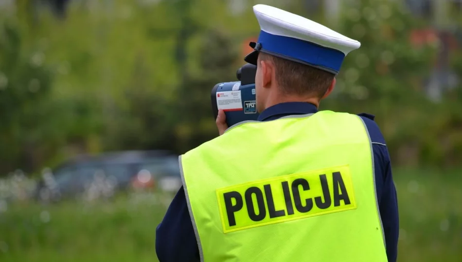 Za szybko o 100 km/h. Policjant… pouczony - zdjęcie 1