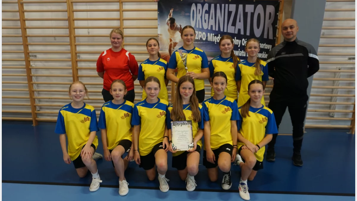 Szczyrzyc z piłkarskim mistrzostwem w powiecie wśród dziewcząt/Fot.: MOS Limanowa