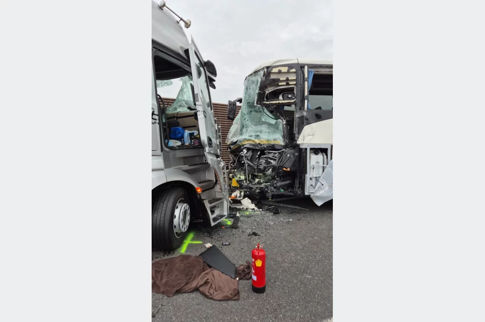 Groźny wypadek małopolskiej delegacji w Austrii (ZDJĘCIA) - zdjęcie 3