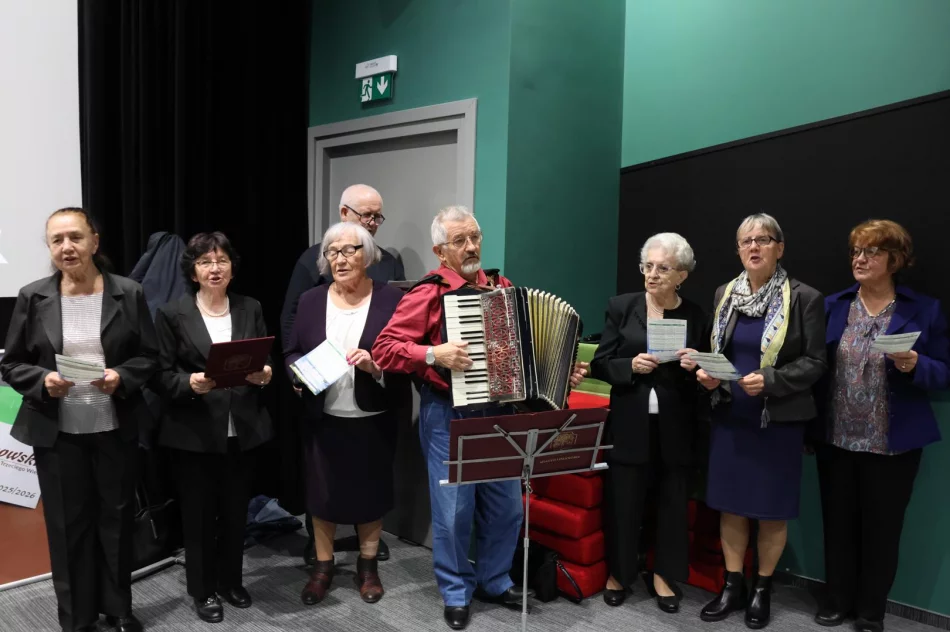 Uroczysta Inauguracja Roku Akademickiego Limanowskiego Uniwersytetu Trzeciego Wieku - zdjęcie 3