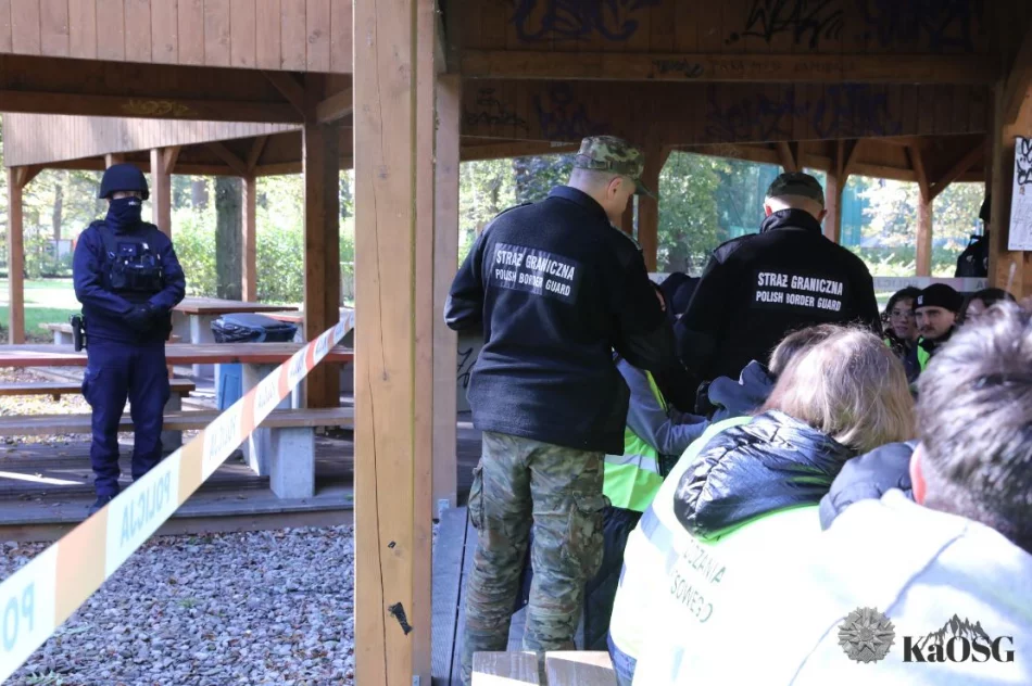  Ćwiczenia służb: scenariusze zagrożeń i działania szturmowe - zdjęcie 3