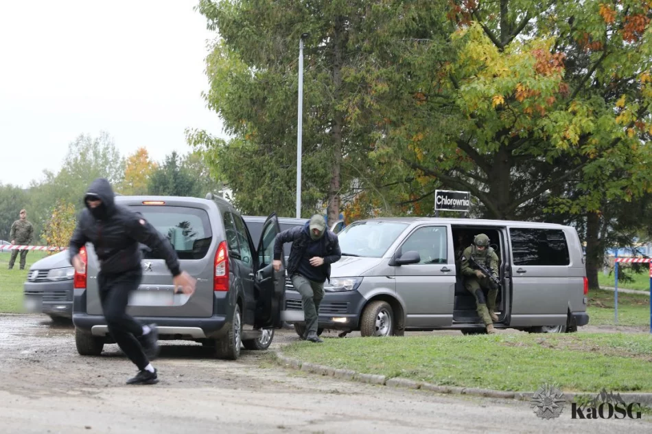  Ćwiczenia służb: scenariusze zagrożeń i działania szturmowe - zdjęcie 9