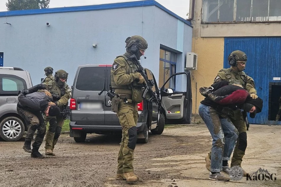  Ćwiczenia służb: scenariusze zagrożeń i działania szturmowe - zdjęcie 13