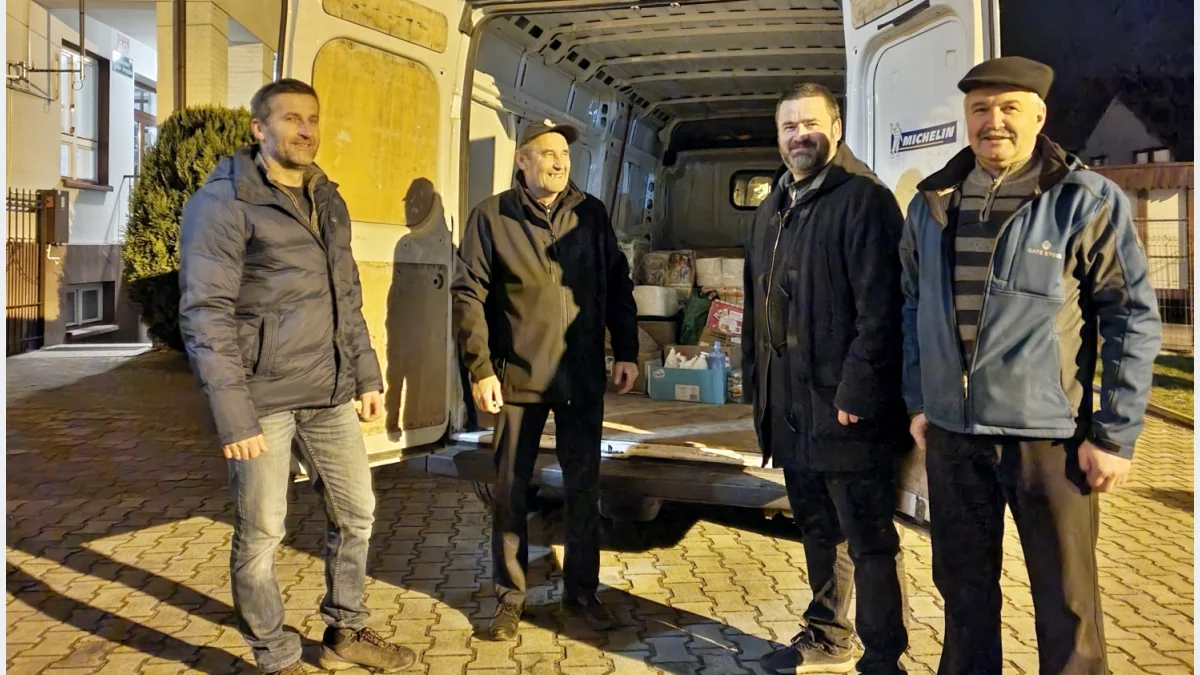 OSP Piekiełko prowadzi zbiórkę/fot.: arch. Fundacji Brata Alberta