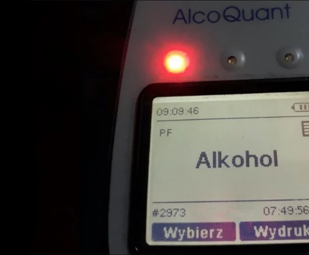 Pijany 25-latek uderzył w traktor. Ciągnik stoczył się ze skarpy - zdjęcie główne