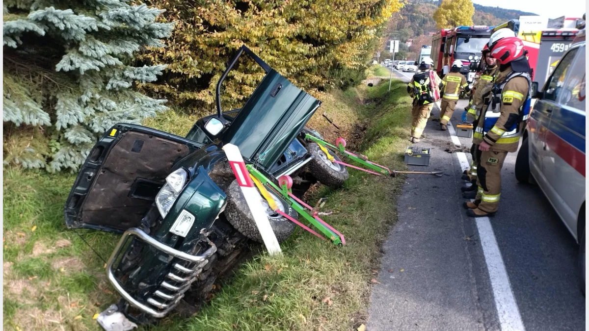 Tymbark: wypadek na drodze krajowej nr 28. Jedna osoba ranna/fot.: OSP Tymbark