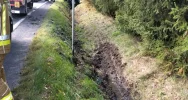 Auto w rowie, jedna osoba w szpitalu - zdjęcie 2