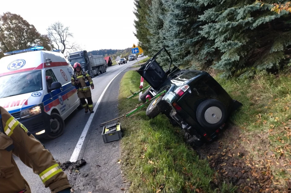 Auto w rowie, jedna osoba w szpitalu - zdjęcie 5