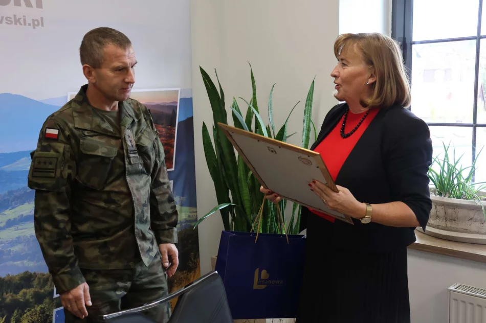 Zmiana dowódcy 11. Małopolskiej Brygady Obrony Terytorialnej. Podziękowania i gratulacje od Burmistrz Limanowej - zdjęcie 10