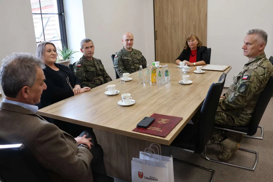 Zmiana dowódcy 11. Małopolskiej Brygady Obrony Terytorialnej. Podziękowania i gratulacje od Burmistrz Limanowej - zdjęcie 13