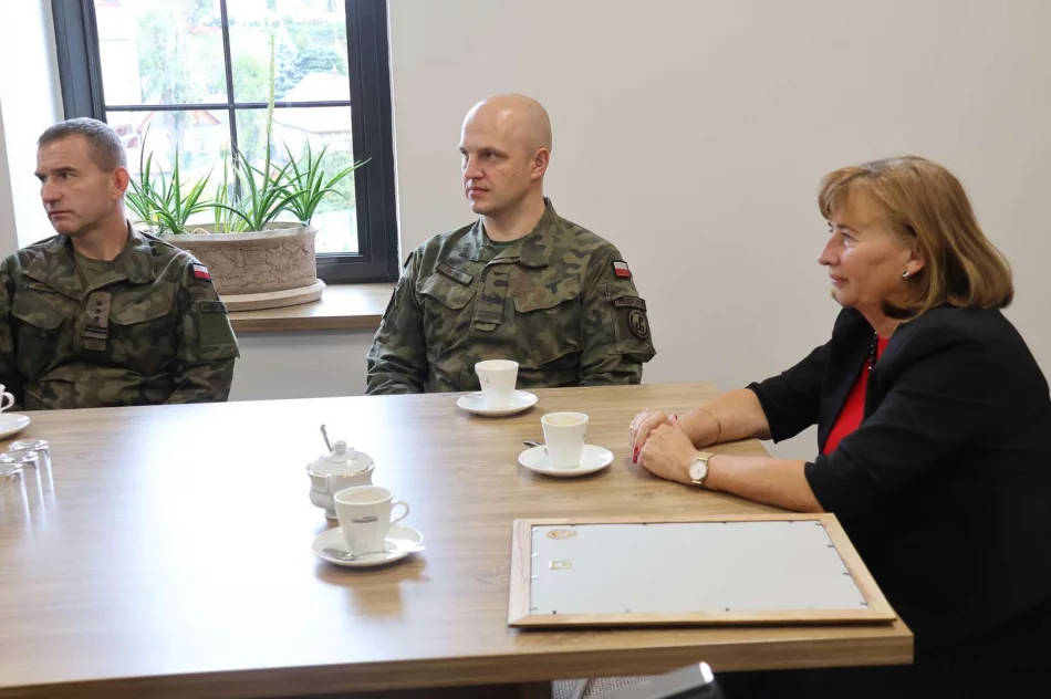 Zmiana dowódcy 11. Małopolskiej Brygady Obrony Terytorialnej. Podziękowania i gratulacje od Burmistrz Limanowej - zdjęcie 14