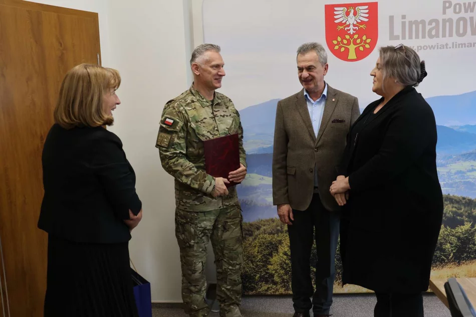Zmiana dowódcy 11. Małopolskiej Brygady Obrony Terytorialnej. Podziękowania i gratulacje od Burmistrz Limanowej - zdjęcie 17