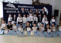 Pasowanie – wyjątkowy dzień pierwszoklasistów ze Szkoły Podstawowej nr 1 w Męcinie - zdjęcie główne